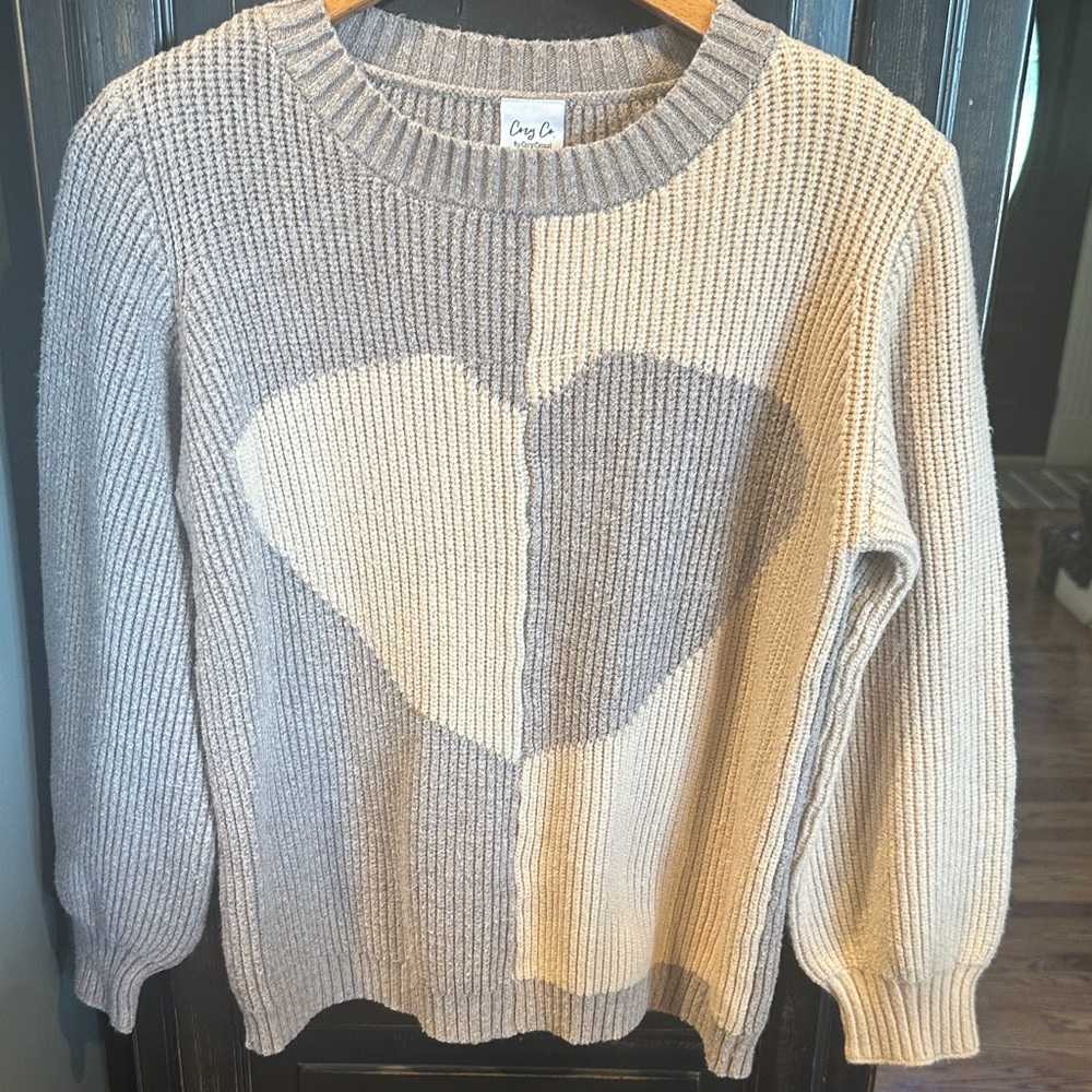 Heart‎ Patterned Sweater - Gray and Cream